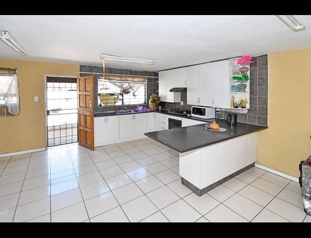 9 BEDROOM HOUSE FOR SALE IN MAYFAIR